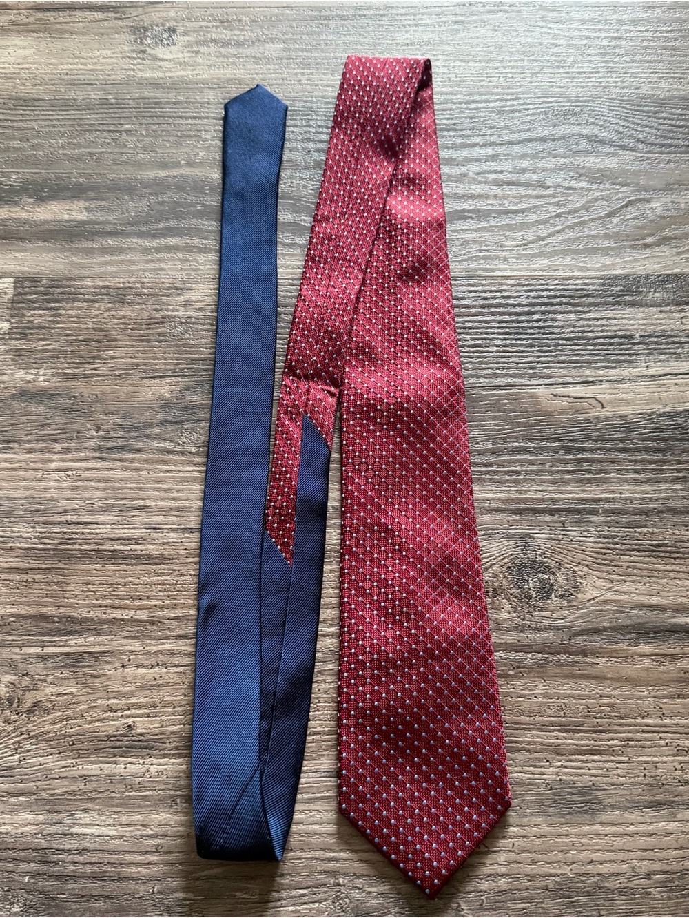 Tommy Hilfiger Men's Red Polka Dot Satin Silk Pointed Tie Logo Accent 100% Silk